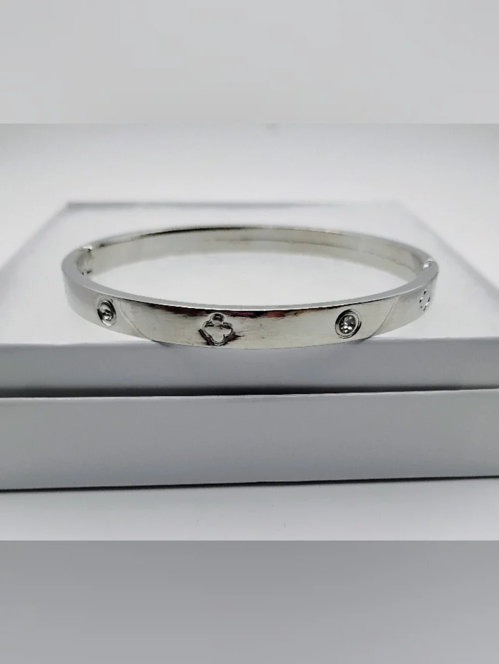 Sterling Silver Clover Accent Bangle Clasp Bracelet